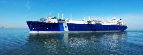 ENGIE Deutschland Pressemitteilungen: Innovatives LNG-Terminal der DET erfolgreich in Betrieb genommen - LNG Tanker auf dem Meer