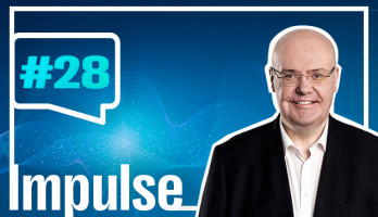 Grafik mit blauem Hintergrund auf dem Erik Stab, CEO ENGIE Deutschland zu sehen ist und Sprechblase. Thema Energie und Innovation.